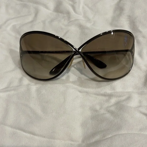 Tom Ford Shiny dark bronze sunglasses. In great condition. - Picture 3 of 13
